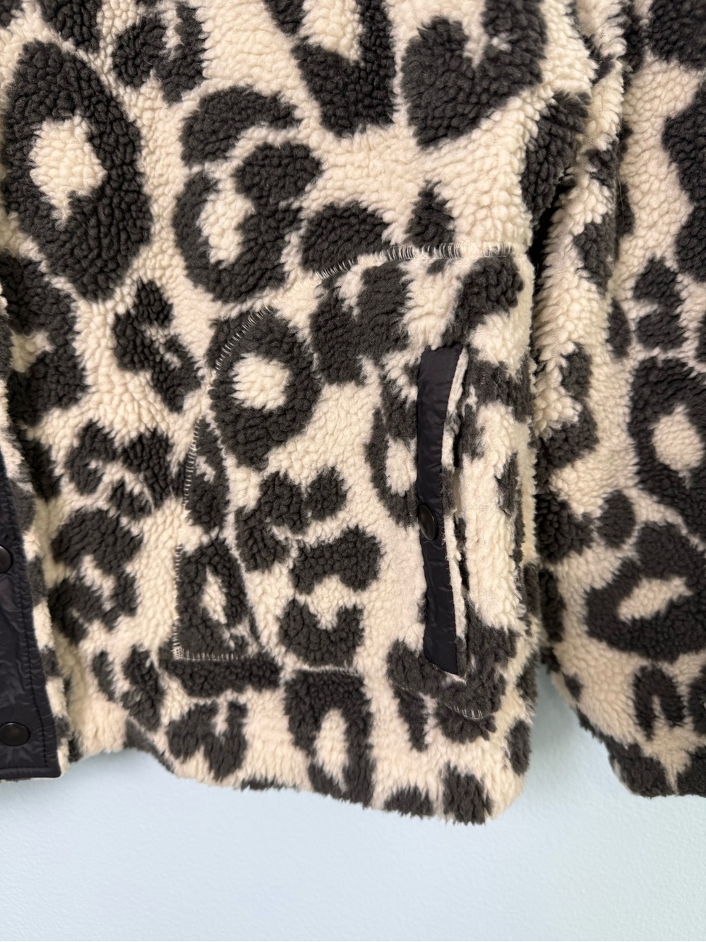 Old Navy Black & Cream Leopard Sherpa Jacket - Picture 3 of 5